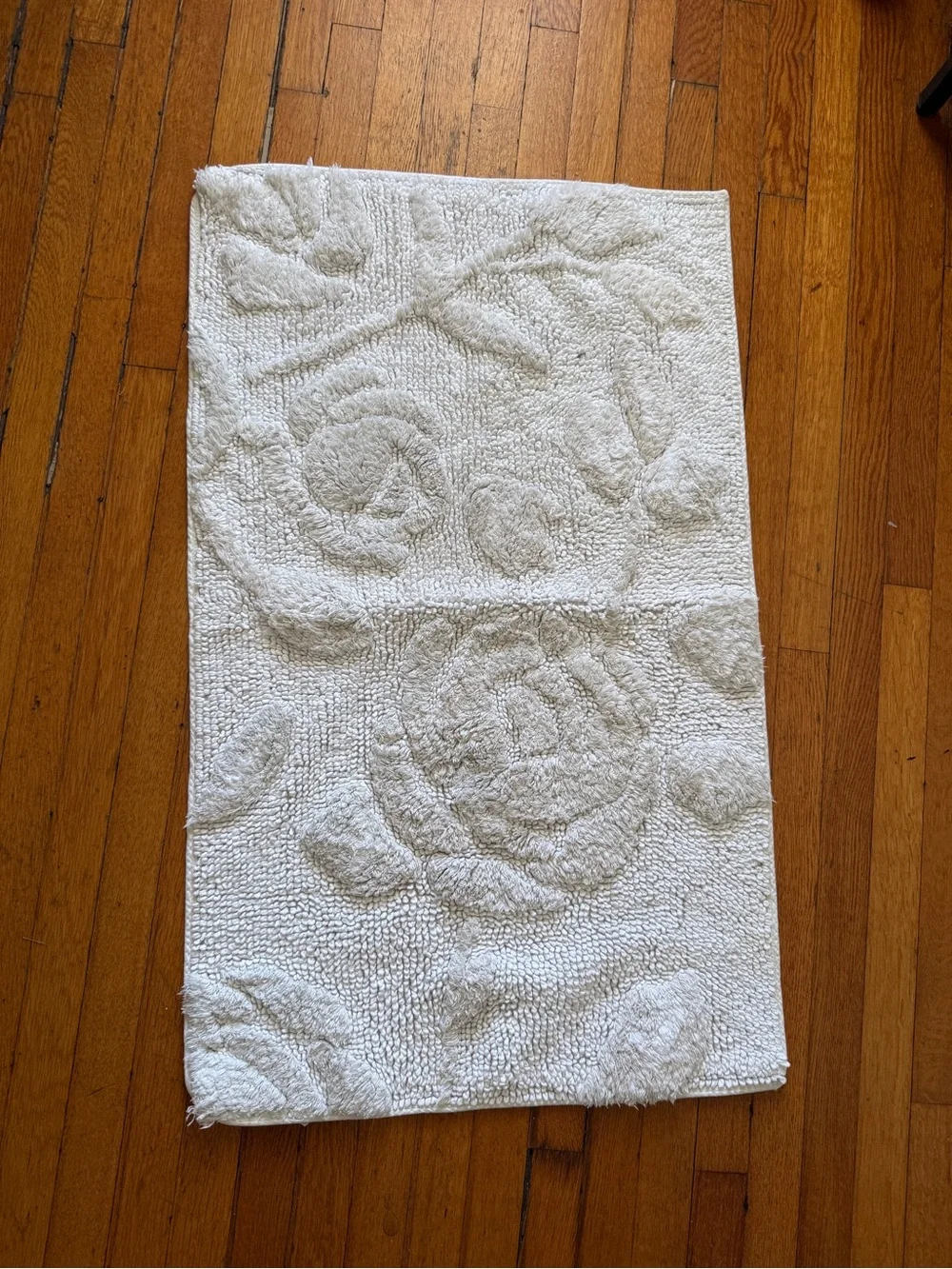 Bee & willow white cotton tufted bath rug